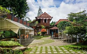 Bantal Guling Villa